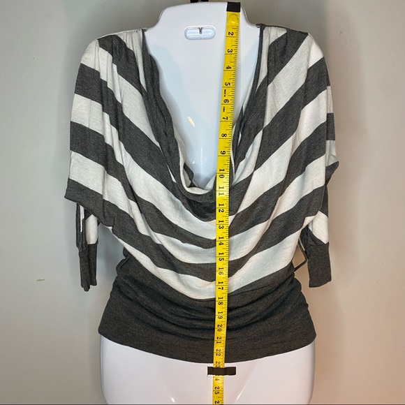 Drape neck quarter sleeve - Picture 3 of 5